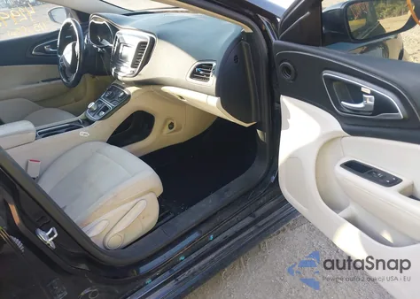 2016 Chrysler 200 Limited z USA, uszkodzony, nr VIN 1C3CCCAB1GN167653